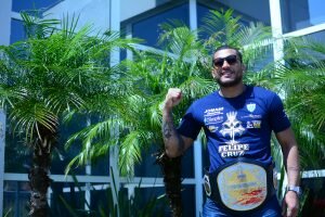 Felipe Cruz acumula quatro cinturões - Foto: Valmir Silva